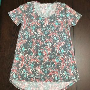 XS LuLaRoe Classic Tee